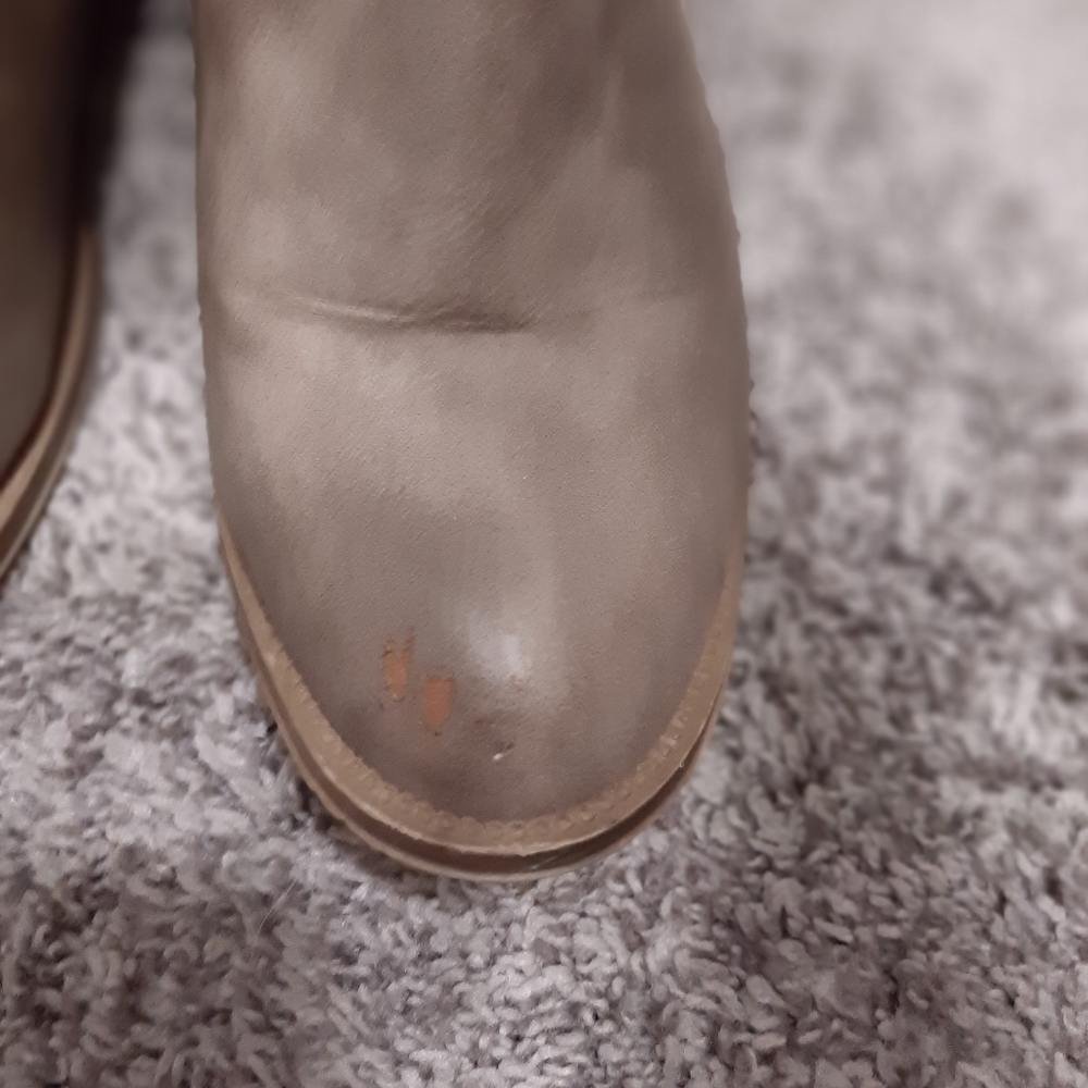 Boots ๐ข ๐ข - Picture 9 of 16